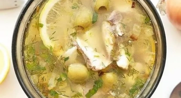 Сърдечна и вкусна, макаронена рибна супа